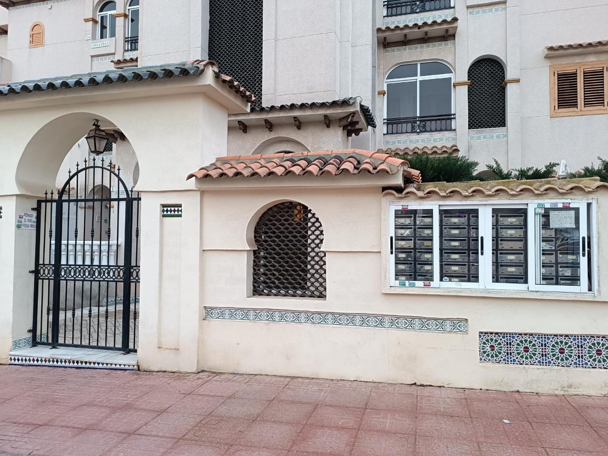 Residencia Alhambra Los Cisnes Torrevieja Buitenkant foto