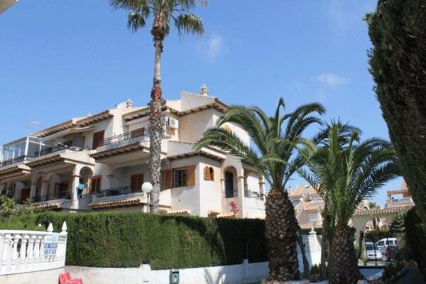 Residencia Alhambra Los Cisnes Torrevieja Buitenkant foto